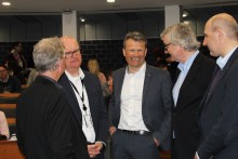 Hovedoppgjøret for 2018 i staten sparket i gang 5. april. Fra v. Pål N. Arnesen, leder i YS Stat, statens personaldirektør Gisle Norheim, leder i LO Stat, Egil André Aas, leder i Unio, Petter Aaslestad og Anders Kvam, leder Akademikerne Fem menn i dress snakker sammen