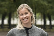 Marit Martinsen jobber med kompetanse- og ledelsesutvikling i HR- og HMS-avdelingen på NTNU, som tilbyr kompetanseutvikling for alle ansatte ved NTNU. Foto: Difi Kvinne