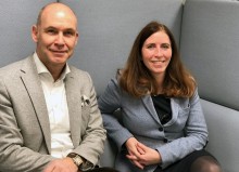 HR-sjef Jan Ombudstvedt og seniorrådgiver Marianne Kratz i Statsbygg var del av prosessen med å redusere ledernivåer og innplassere ansatte på nytt i Statsbyggs største avdeling. Bilde av en mann og en kvinne