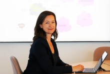 Thea Sivertsen fra Lånekassen er HR-leder, og en av prosjektlederne bak digital transformasjon i Lånekassen. Portrett av kvinne
